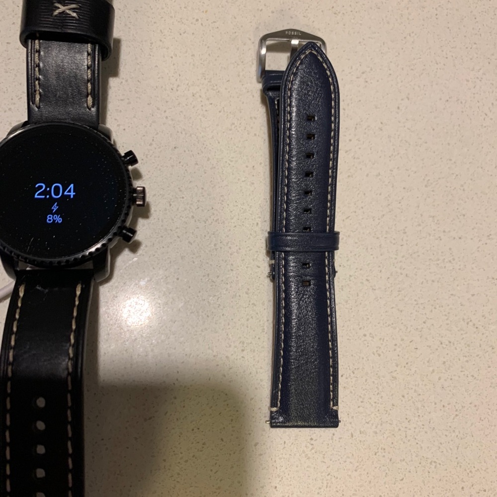 Fossil Gen 4 smart watch with charger. - Picture 4 of 7